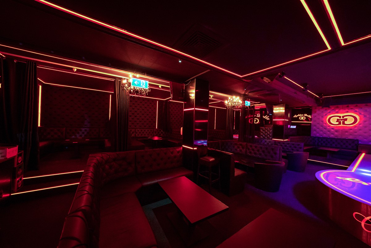 Golden Dolls Table Dance is the ultimate destination for a night to